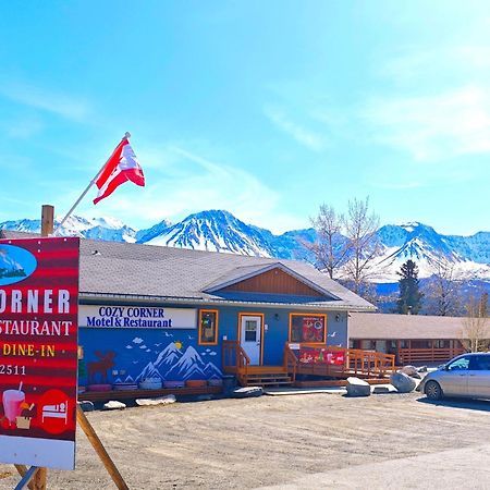 Cozy Corner Motel & Restaurant Haines Junction Esterno foto