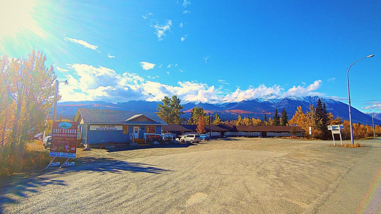 Cozy Corner Motel & Restaurant Haines Junction Esterno foto