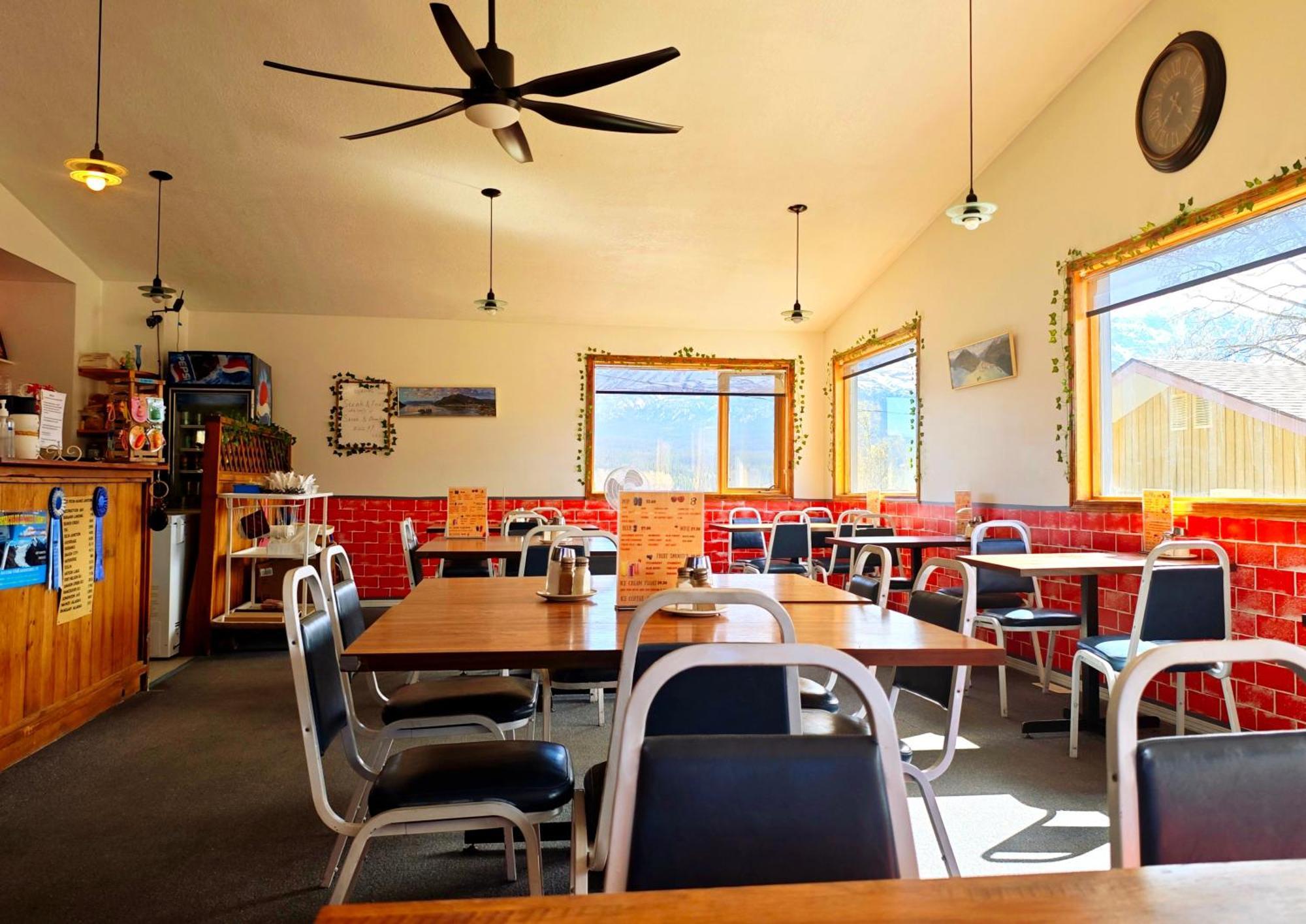 Cozy Corner Motel & Restaurant Haines Junction Esterno foto