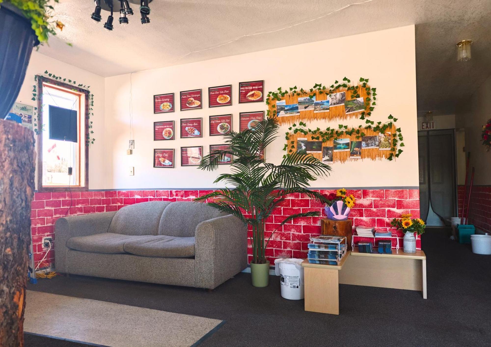 Cozy Corner Motel & Restaurant Haines Junction Esterno foto
