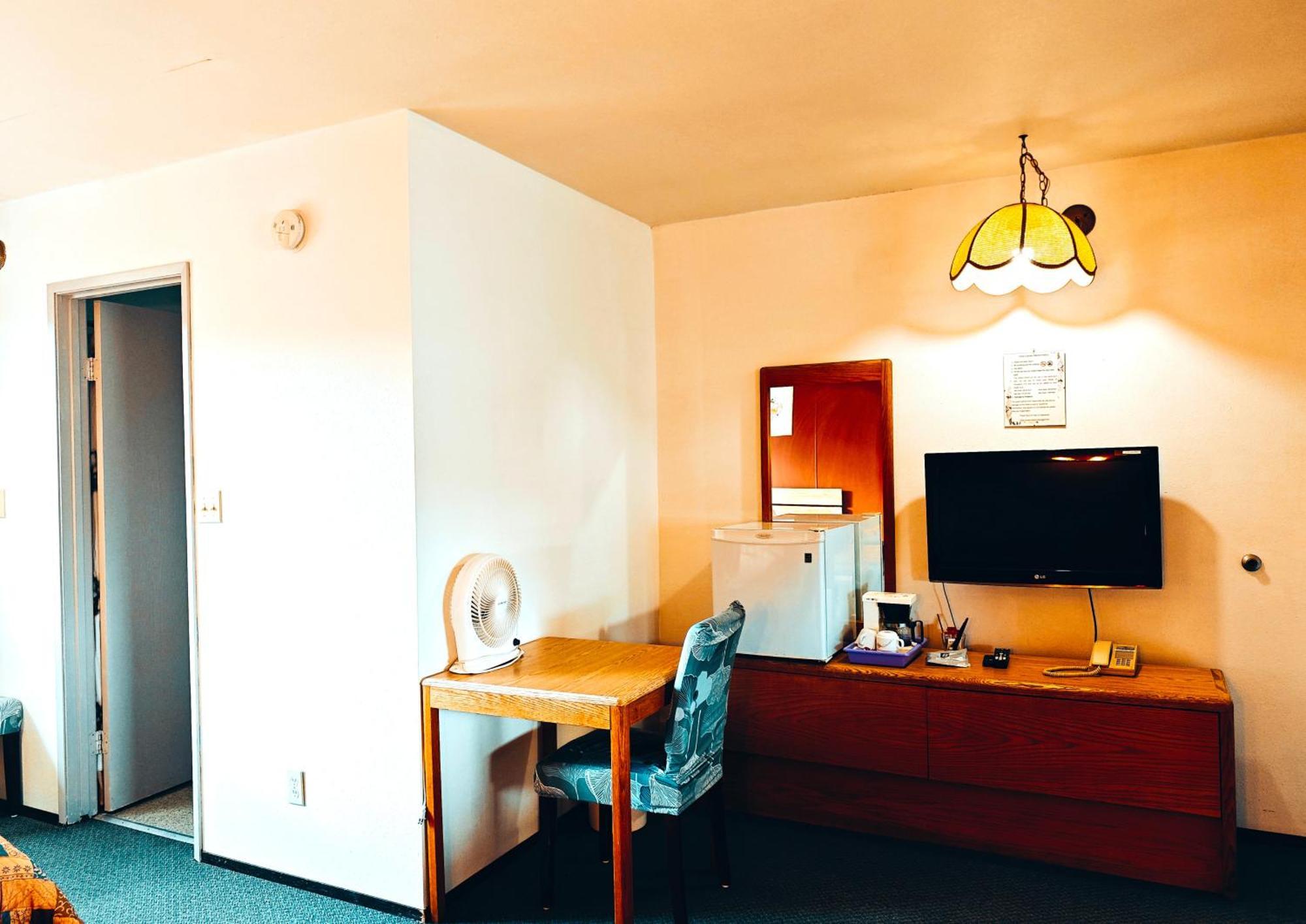 Cozy Corner Motel & Restaurant Haines Junction Esterno foto