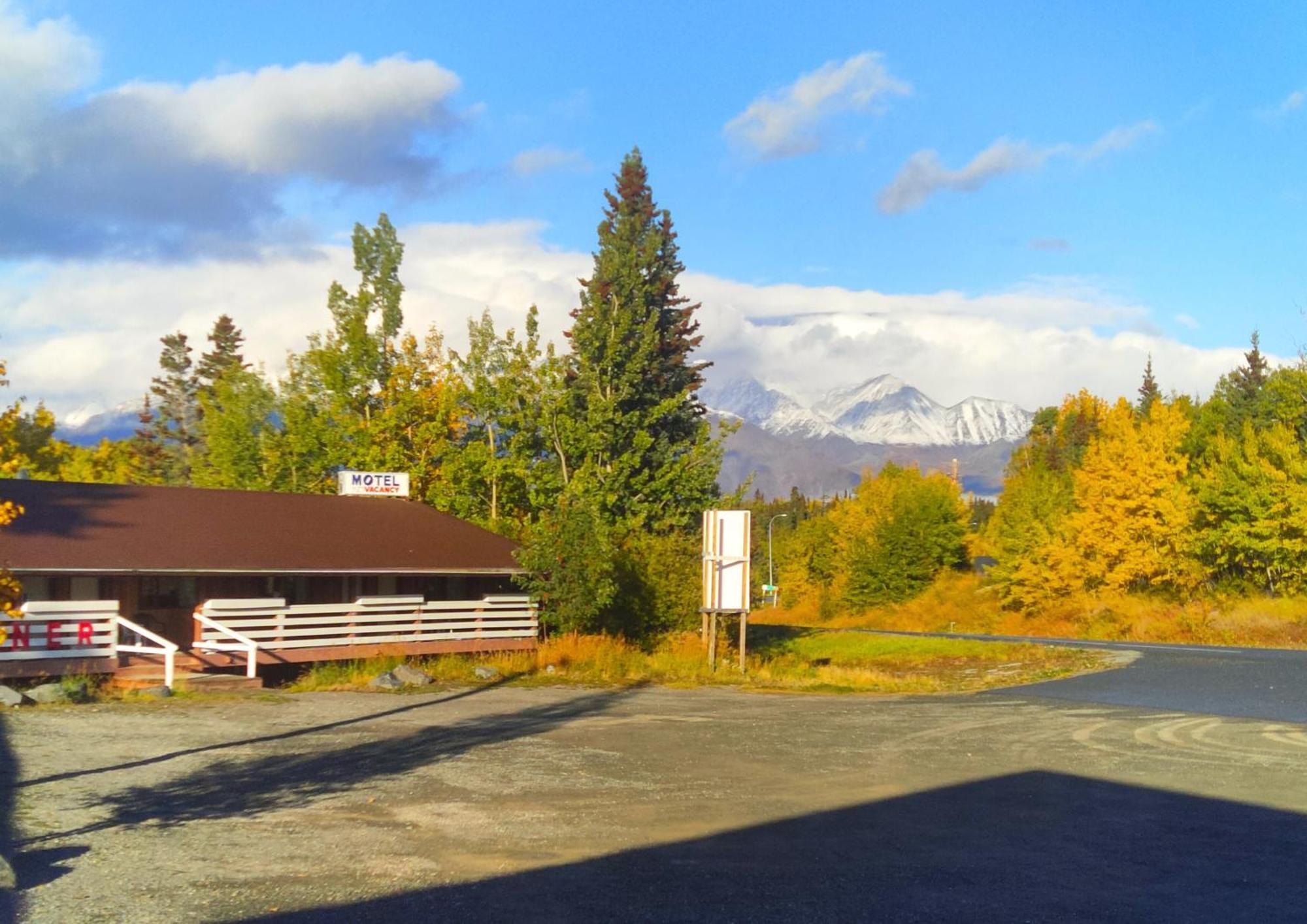 Cozy Corner Motel & Restaurant Haines Junction Esterno foto