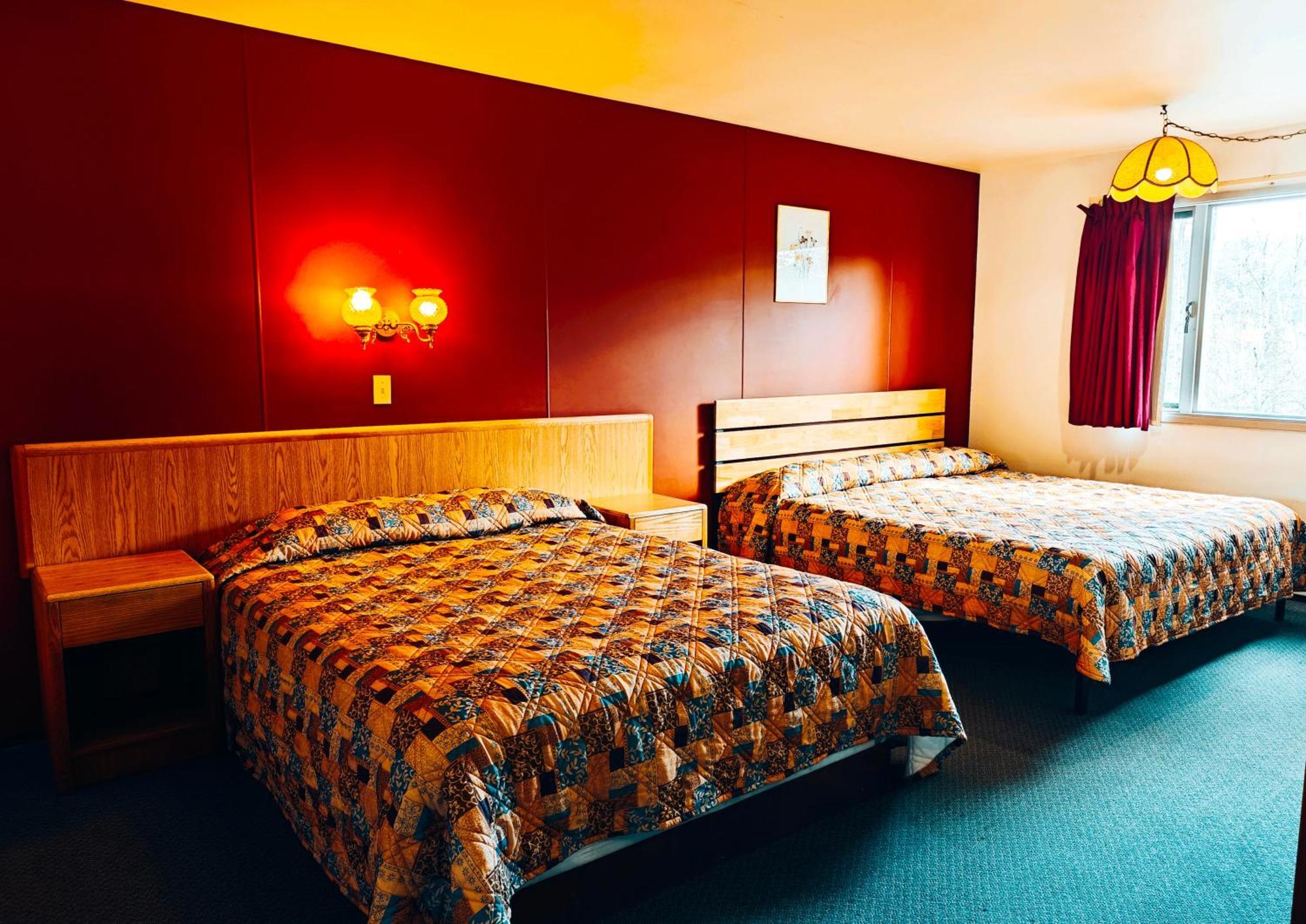 Cozy Corner Motel & Restaurant Haines Junction Esterno foto