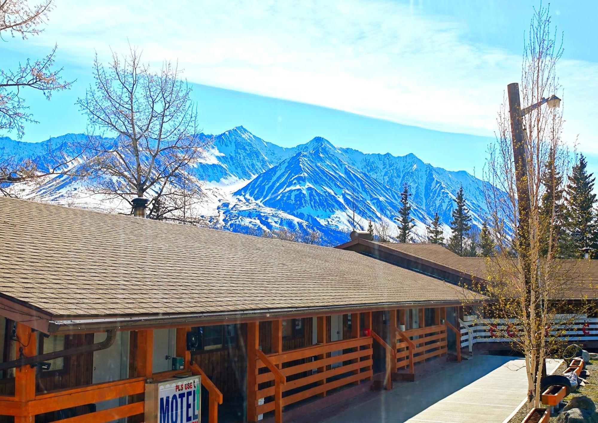 Cozy Corner Motel & Restaurant Haines Junction Esterno foto