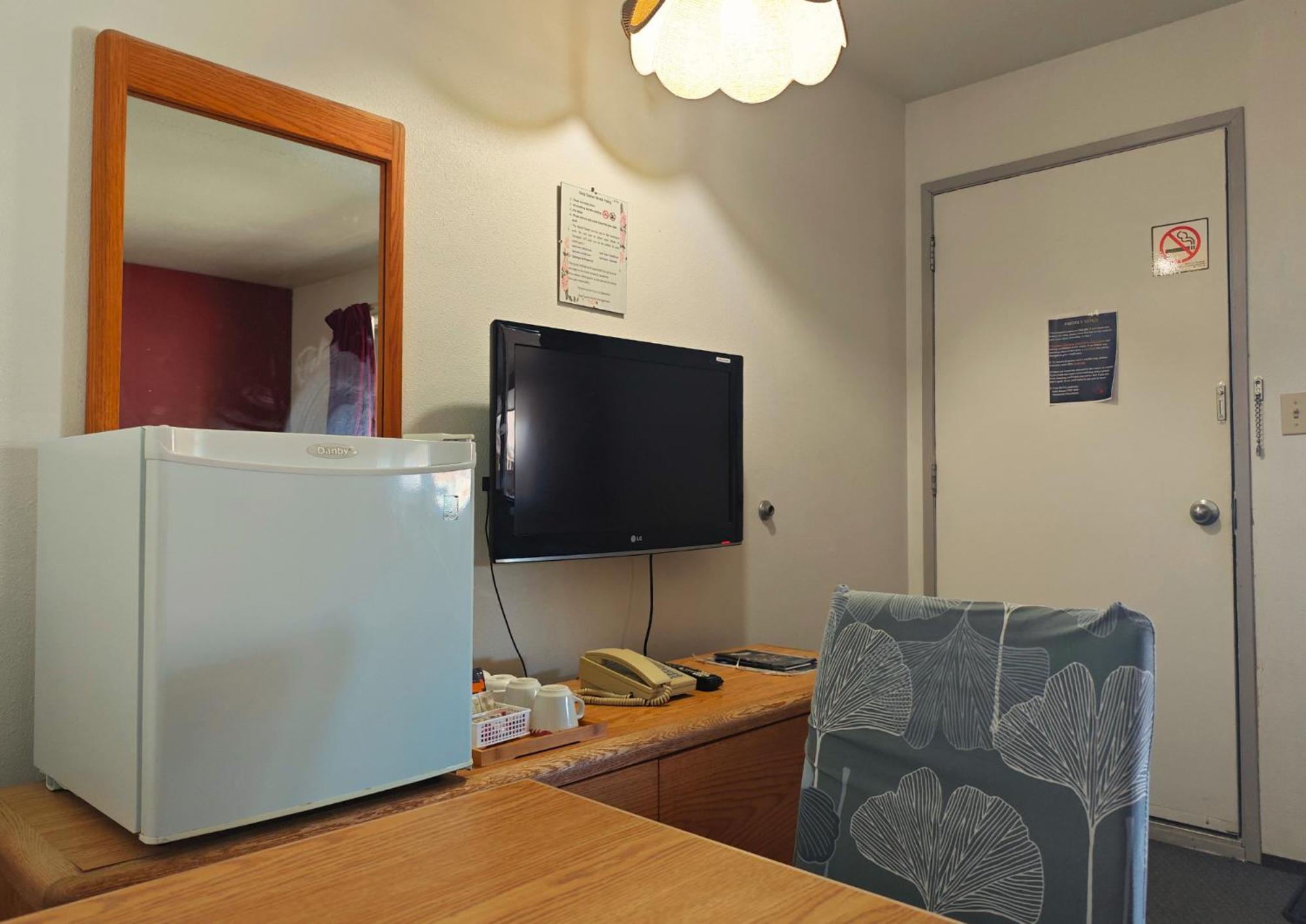 Cozy Corner Motel & Restaurant Haines Junction Esterno foto