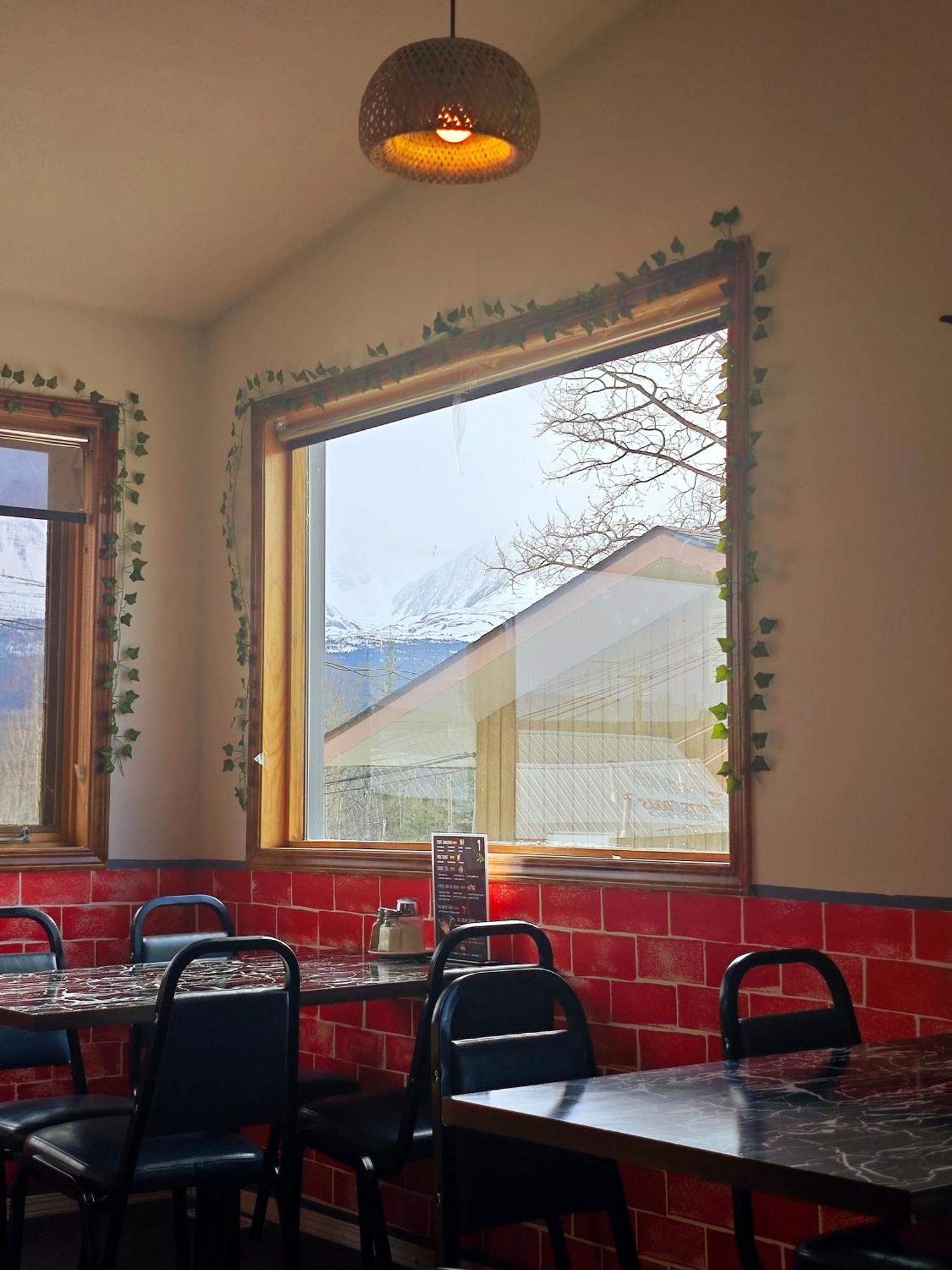 Cozy Corner Motel & Restaurant Haines Junction Esterno foto