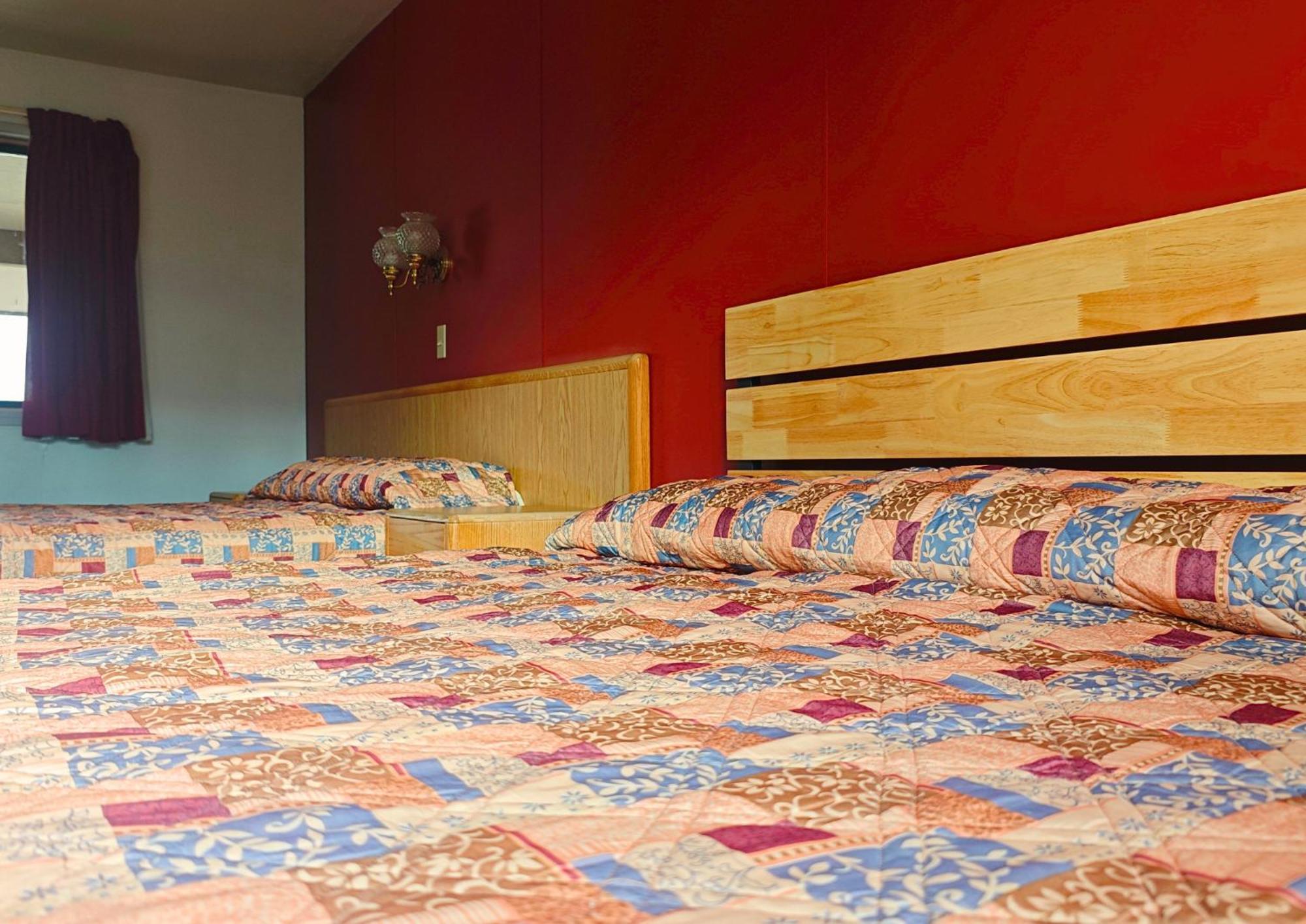 Cozy Corner Motel & Restaurant Haines Junction Esterno foto